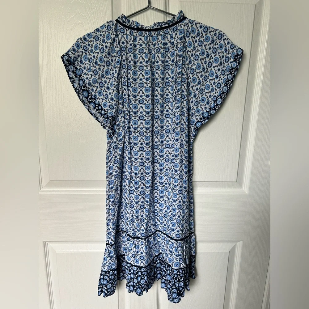 LOFT Floral Flutter Sleeve Blue White & Black Swing Dress Size Medium - Picture 9 of 16